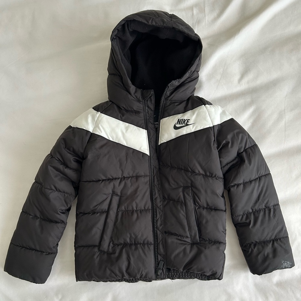 Toddlers’ Nike Black and White Puffer Jacket